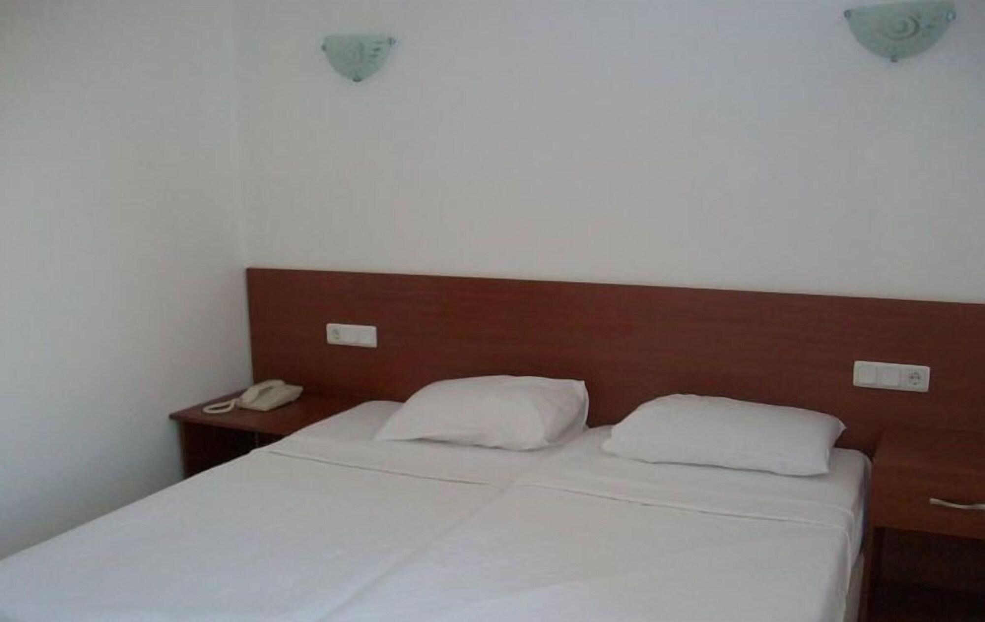 Kriss Otel Ortakent Bagian luar foto
