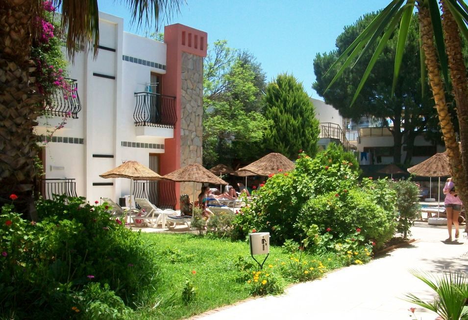 Kriss Otel Ortakent Bagian luar foto