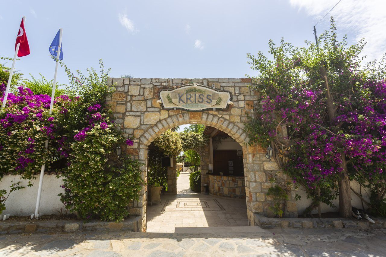 Kriss Otel Ortakent Bagian luar foto